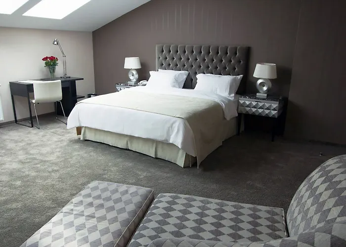 Vienna Suites *